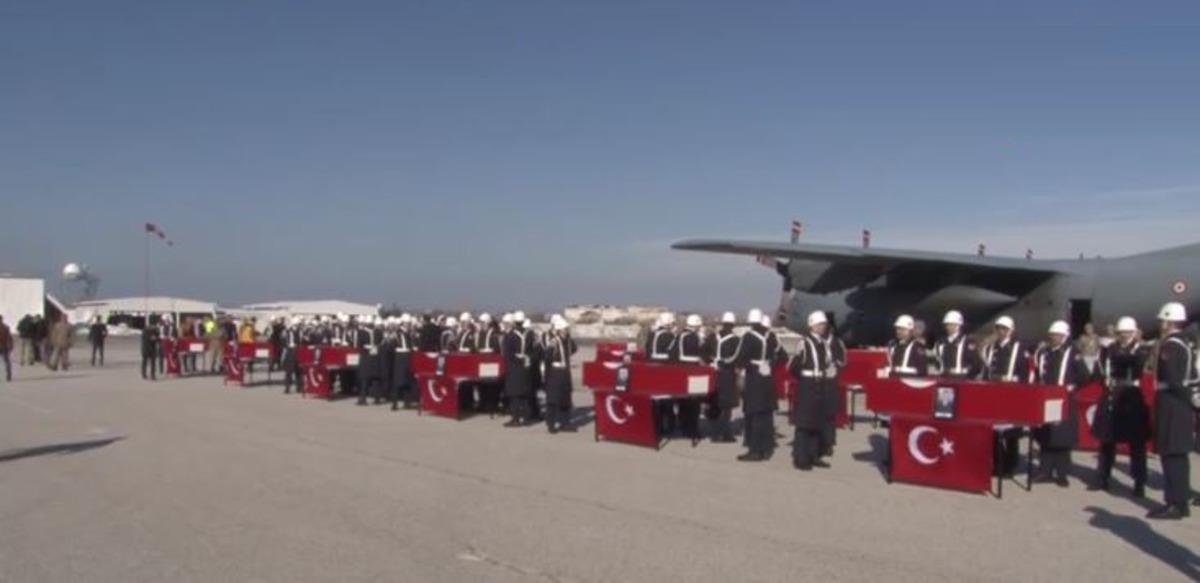 Van'daki &ccedil;ığ faciasındaki şehitler i&ccedil;in Van Jandarma Filo Komutanlığında t&ouml;ren d&uuml;zenlendi