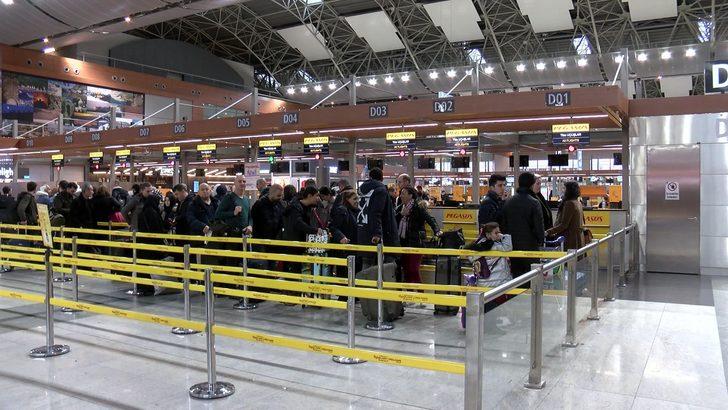 Sabiha Gökçen'de Pegasus'a ait pistten çıkan uçağın gündüz görüntüleri G4