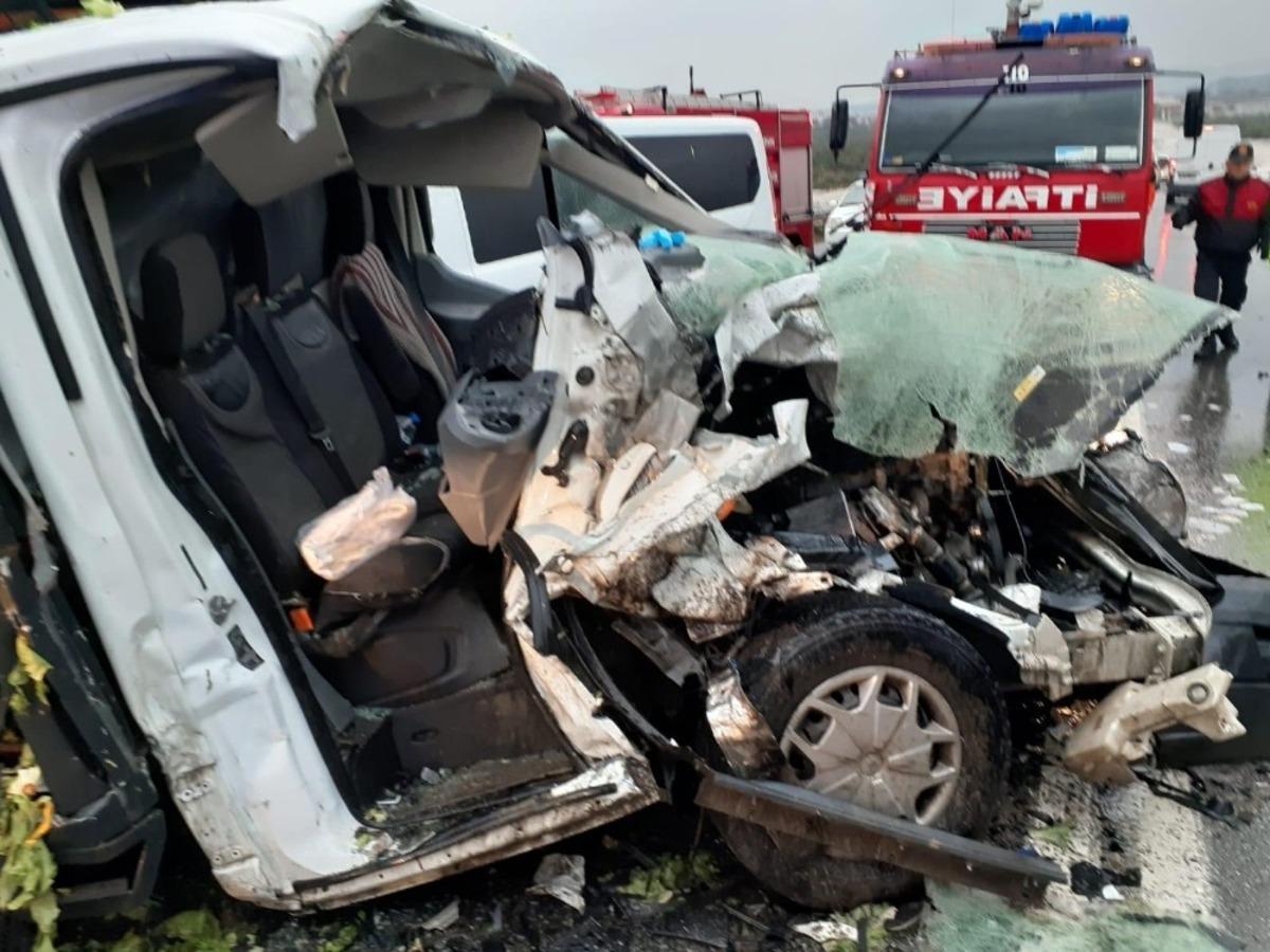 Aydın-İzmir karayolunda trafik kazası, karayolu savaş alanına d&ouml;nd&uuml; 7 yaralı