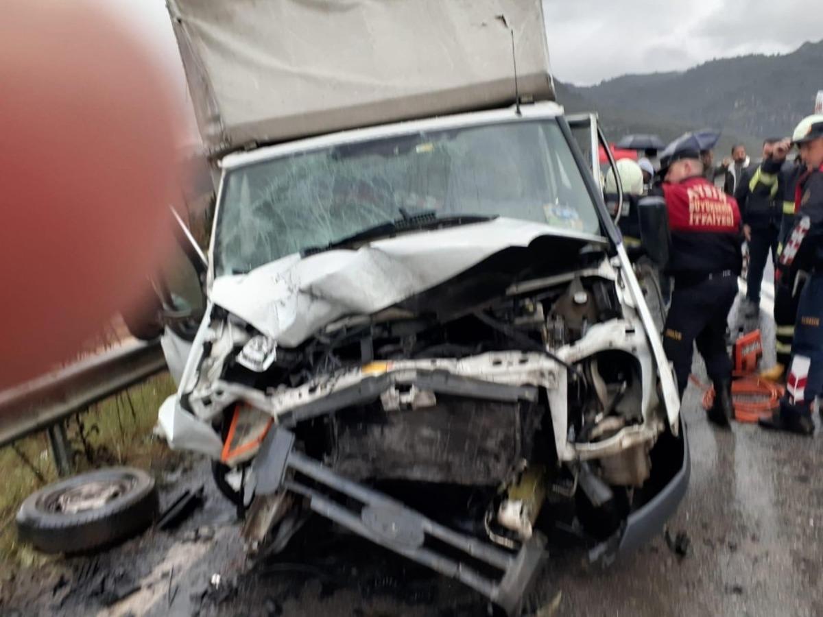 Aydın-İzmir kara yolunda feci kaza! &Ccedil;ok sayıda yaralı