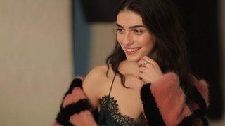 Hazar Ergüçlü'den özel fotoğrafları sızdırılan Aslı Bekiroğlu'na destek