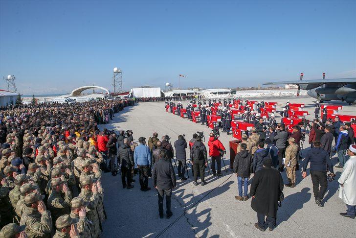 Van'daki çığ faciasındaki şehitler için Van Jandarma Filo Komutanlığında tören düzenlendi G4