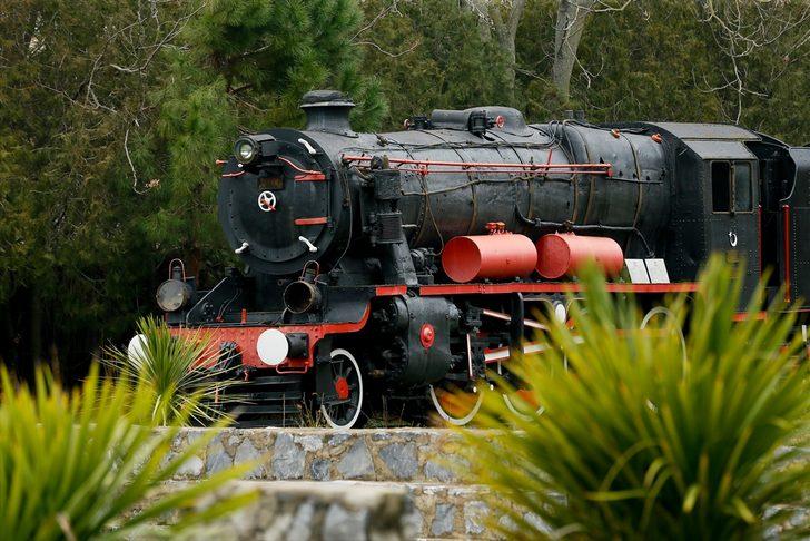 Asırlık kara trenler ziyaretçilerini bekliyor G4