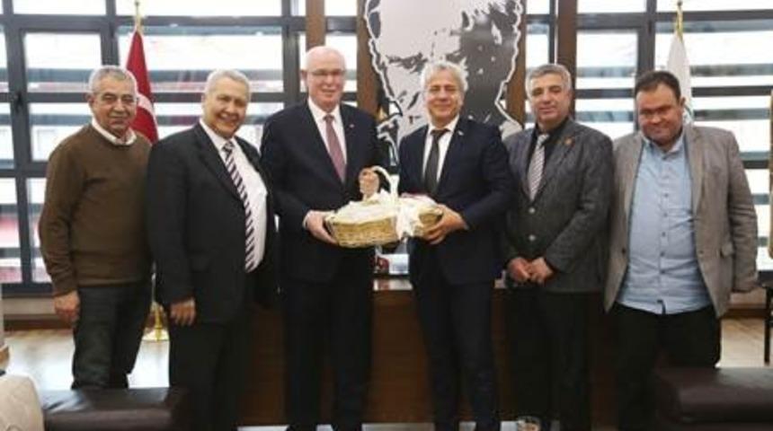 Susurluk Belediye Başkanı Nurettin Güney Kazım Kurt’u ziyaret etti