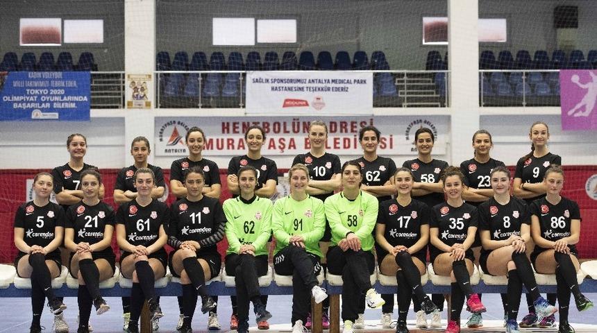 Kadın hentbol takım yarı finalde