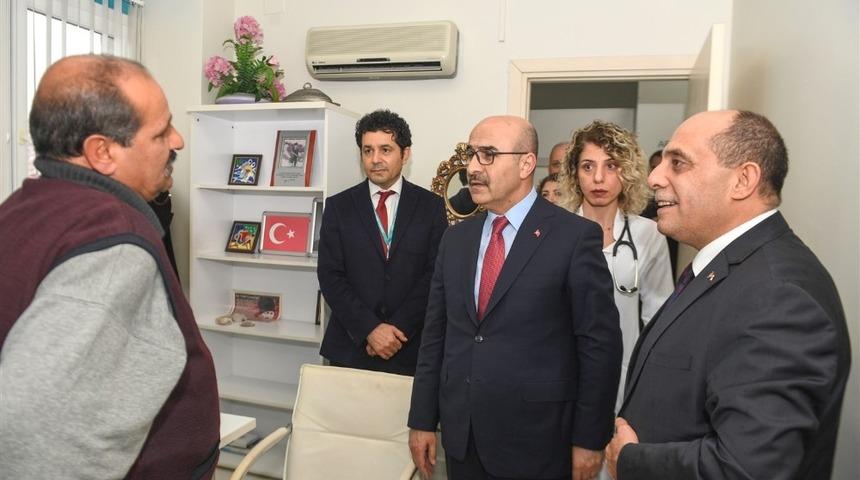 Vali Demirtaş’tan depremzede Yalçın Karataş’a moral ziyareti