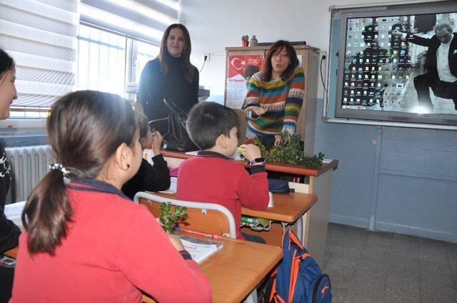 Çeşmeli öğrencilere gıda eğitimi veriliyor