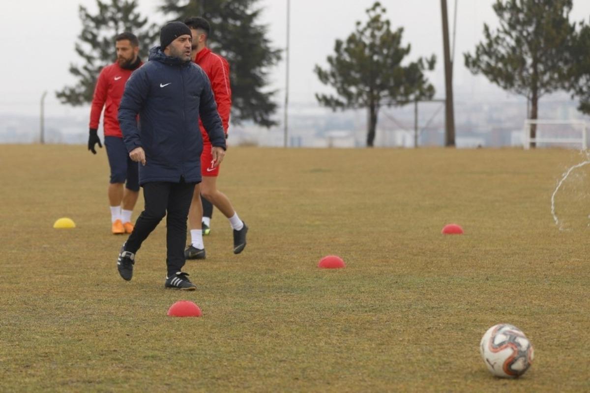 Nevşehir Belediyespor Teknik Direkt&ouml;r&uuml; Balcıoğlu, &ldquo;Biz vazge&ccedil;medik, ge&ccedil;meyeceğiz&rdquo;