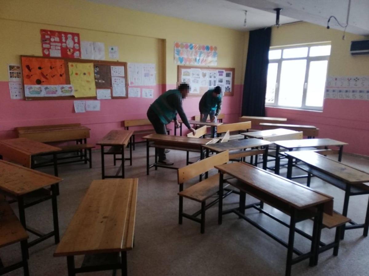 Tarsus&rsquo;ta y&uuml;k&uuml;ml&uuml;ler okul temizledi