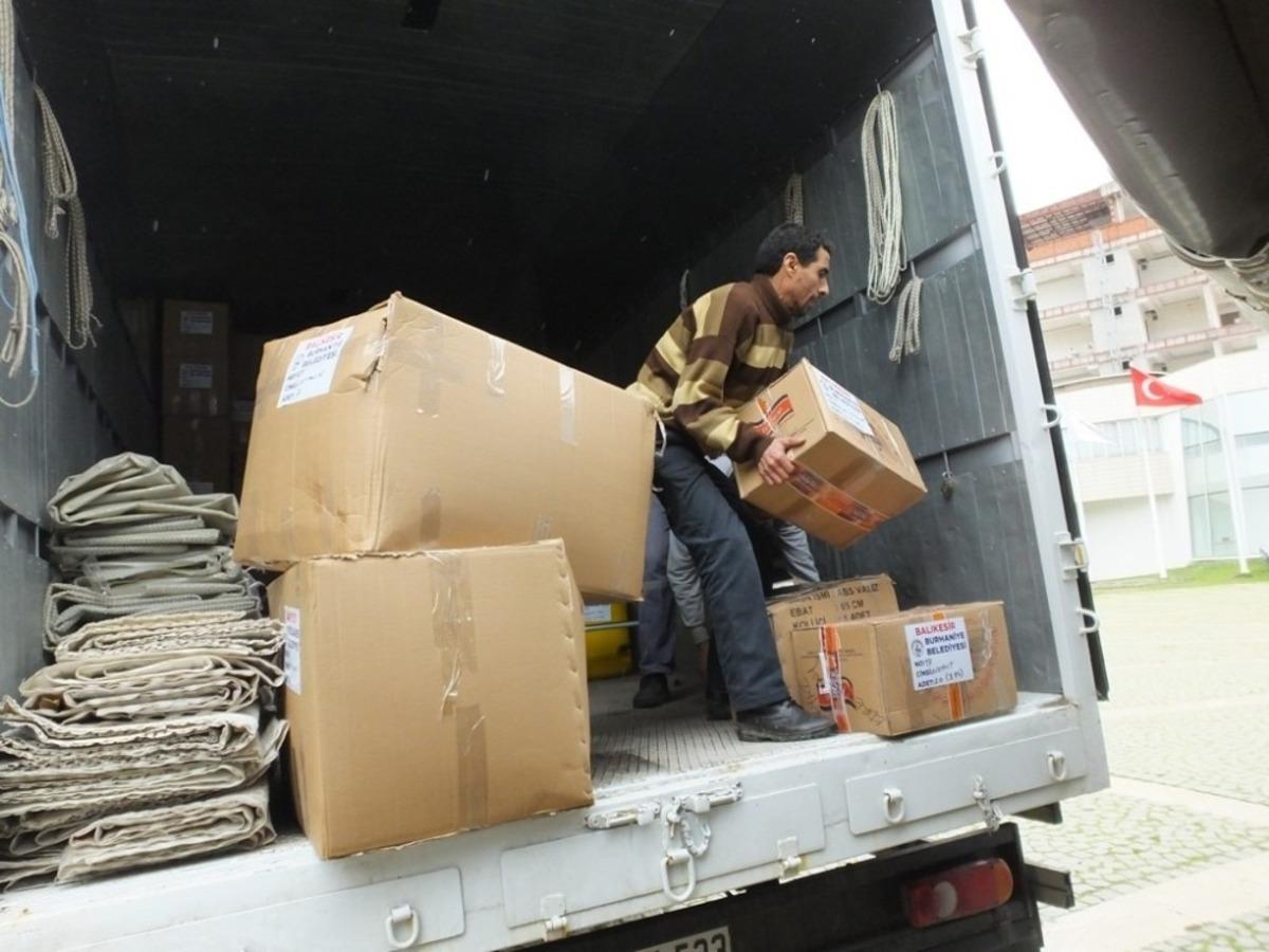 Burhaniye&rsquo;de deprem yardımları yola &ccedil;ıktı