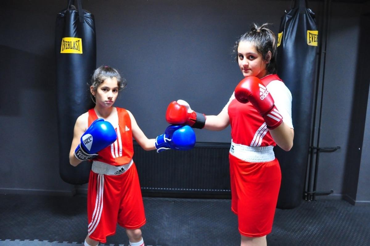 Dereceye giren Manisalı boks&ouml;rlerin hedefi Avrupa