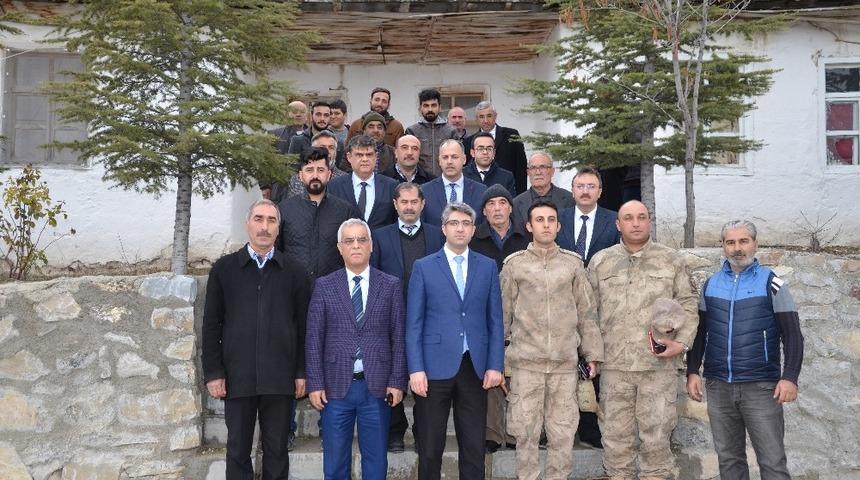 Mahallenin sorunlarını Kaymakam &Ccedil;alışır&rsquo;a ilettiler