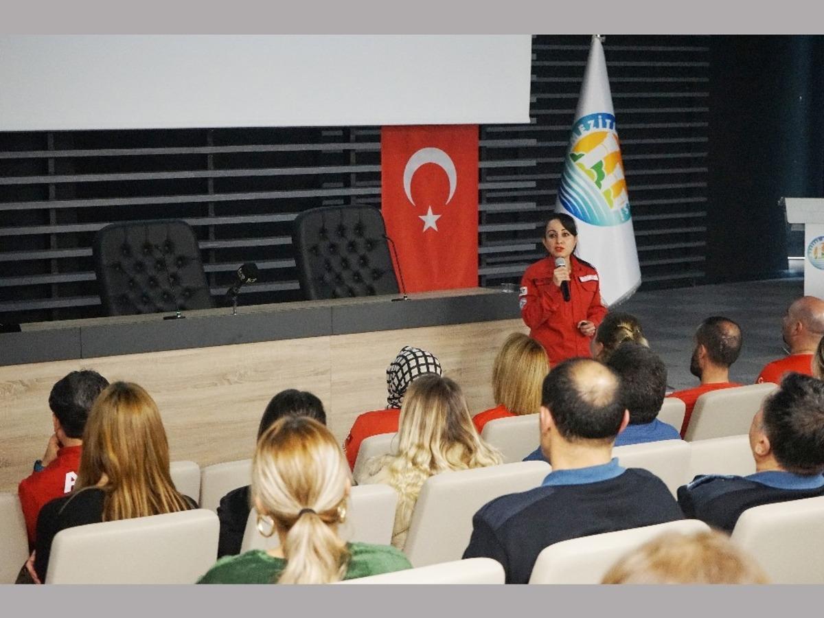 AKUT&rsquo;tan Mezitli Belediyesi &ccedil;alışanlarına deprem eğitimi