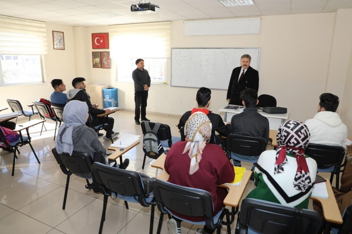 Başkan Palancıoğlu&rsquo;ndan gen&ccedil;lere m&uuml;jde