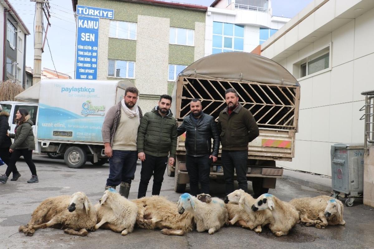 Afetlerden korunmak i&ccedil;in kurban kestiler