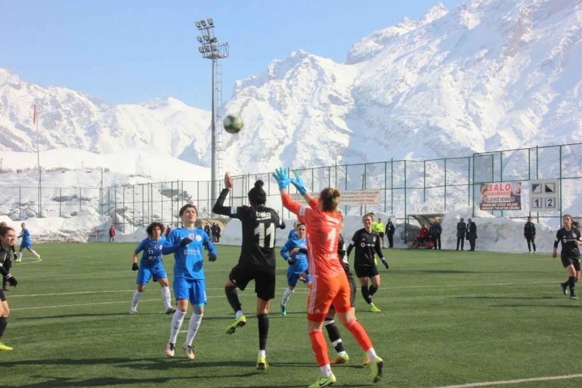 Hakkari ekibi Beşiktaş&rsquo;a 4-1 yenildi