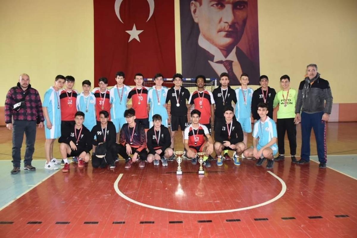 Isparta Spor Lisesi&rsquo;nde Hentbolde &ccedil;ifte şampiyonluk