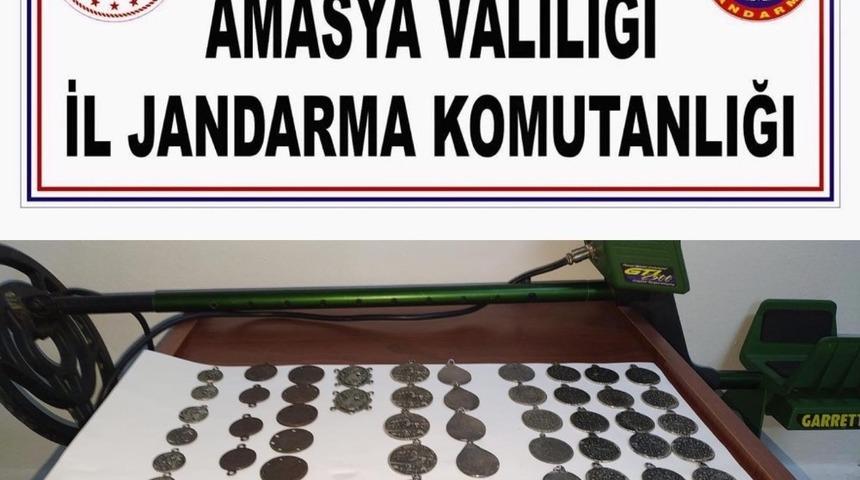 Merzifon&rsquo;da 69 adet tarihi metal obje ele ge&ccedil;irildi
