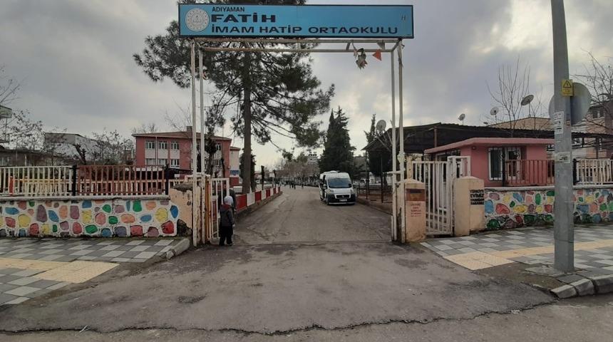 Okul &ouml;ğrencileri i&ccedil;tikleri s&uuml;tten zehirlendi