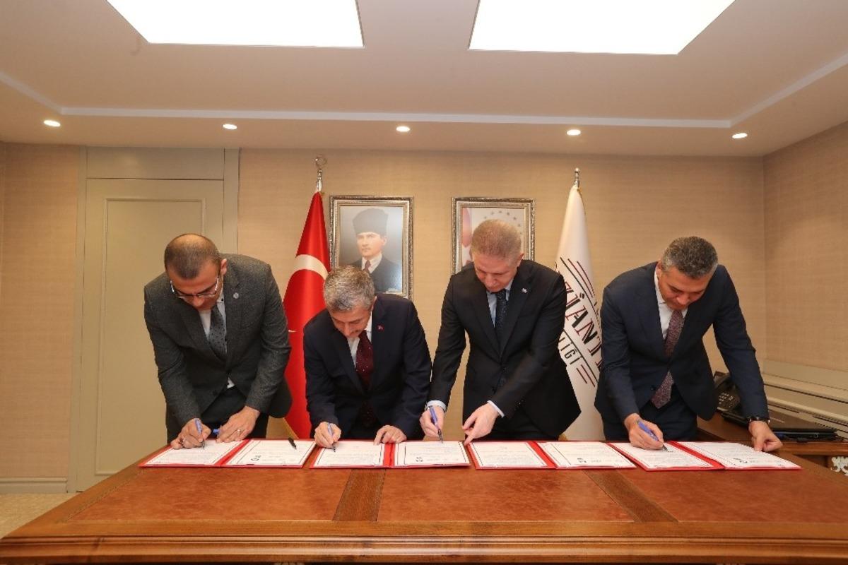 Tahmazoğlu&rsquo;ndan eğitim ve spora 250 milyonluk destek