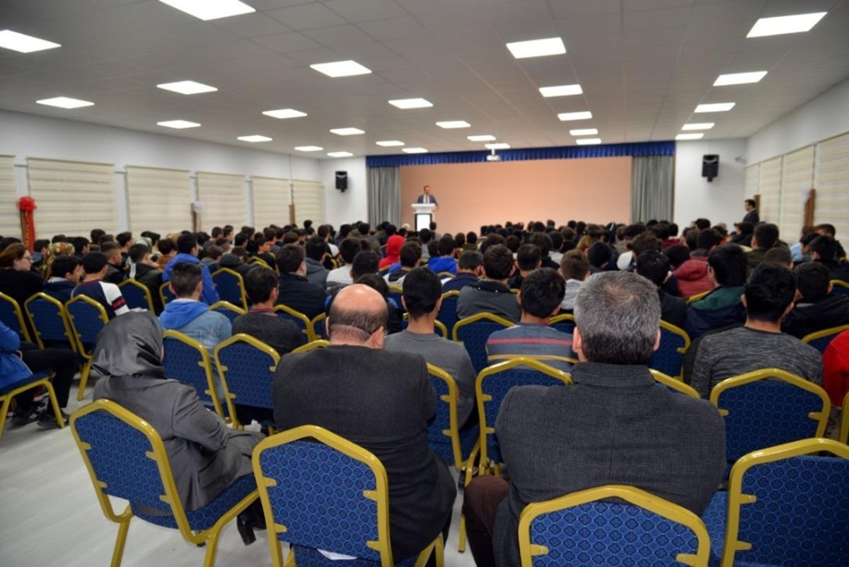 Bilecik&rsquo;te Eğitim ve Şiir konulu konferans d&uuml;zenlendi