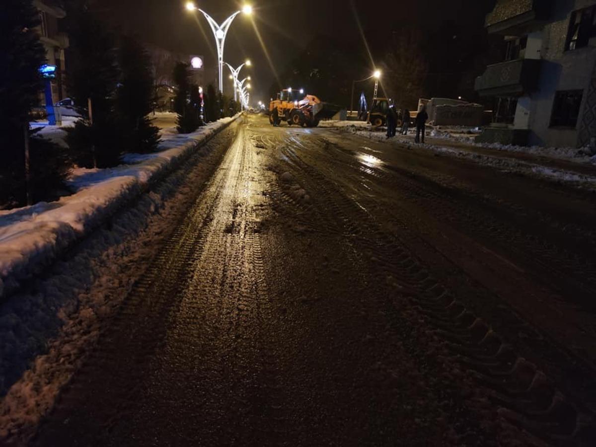 Erciş Belediyesinden kar k&uuml;reme mesaisi