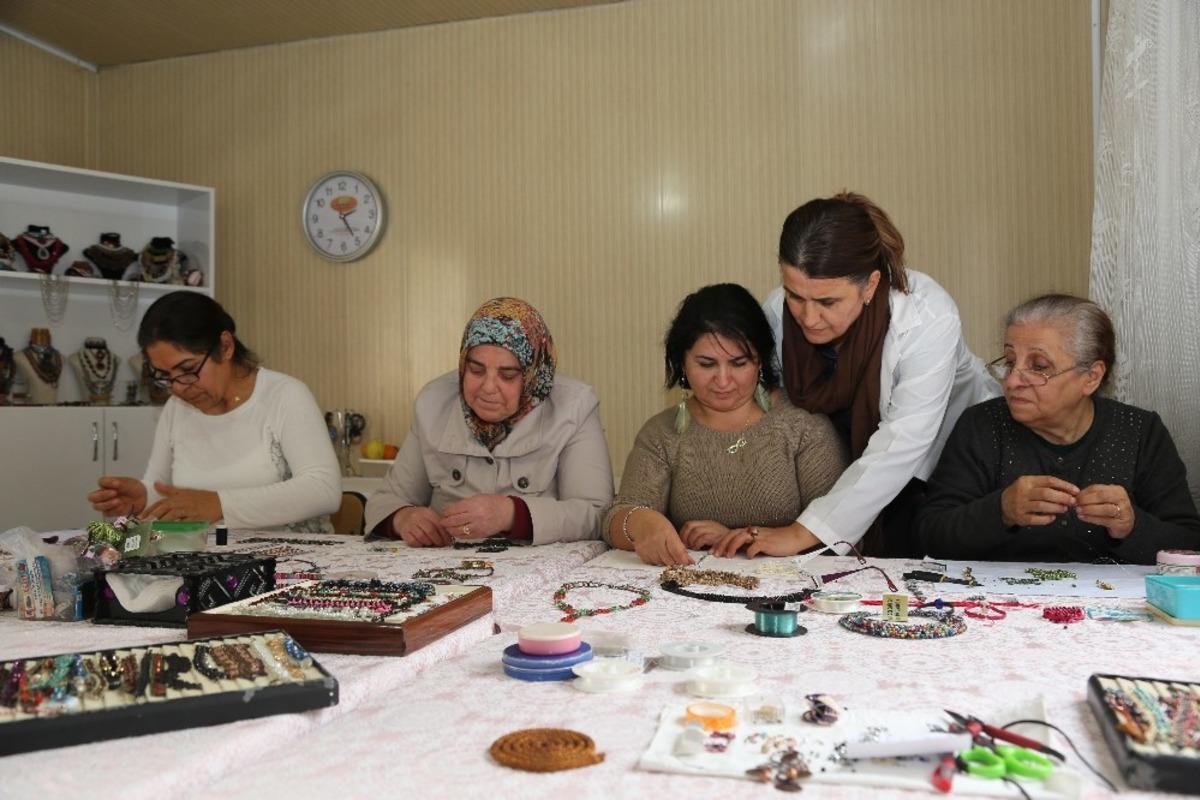 TORTEK kursiyerleri hem &ouml;ğreniyor hem &uuml;retiyor