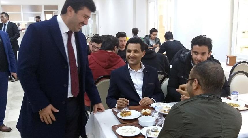 SUB&Uuml; ve SA&Uuml; Rekt&ouml;rlerinden &ouml;ğrencilere ortak yemekhane kararı