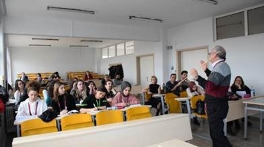 &Ouml;ğretmen adayları eğitim &ccedil;alıştayında buluştu