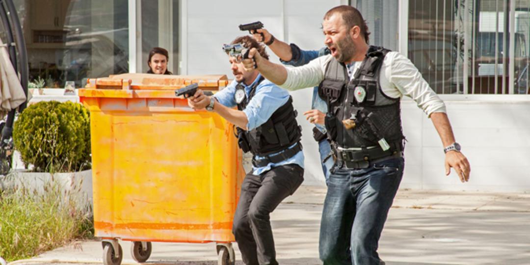 Arka Sokaklar 332. B&ouml;l&uuml;m Galerisi