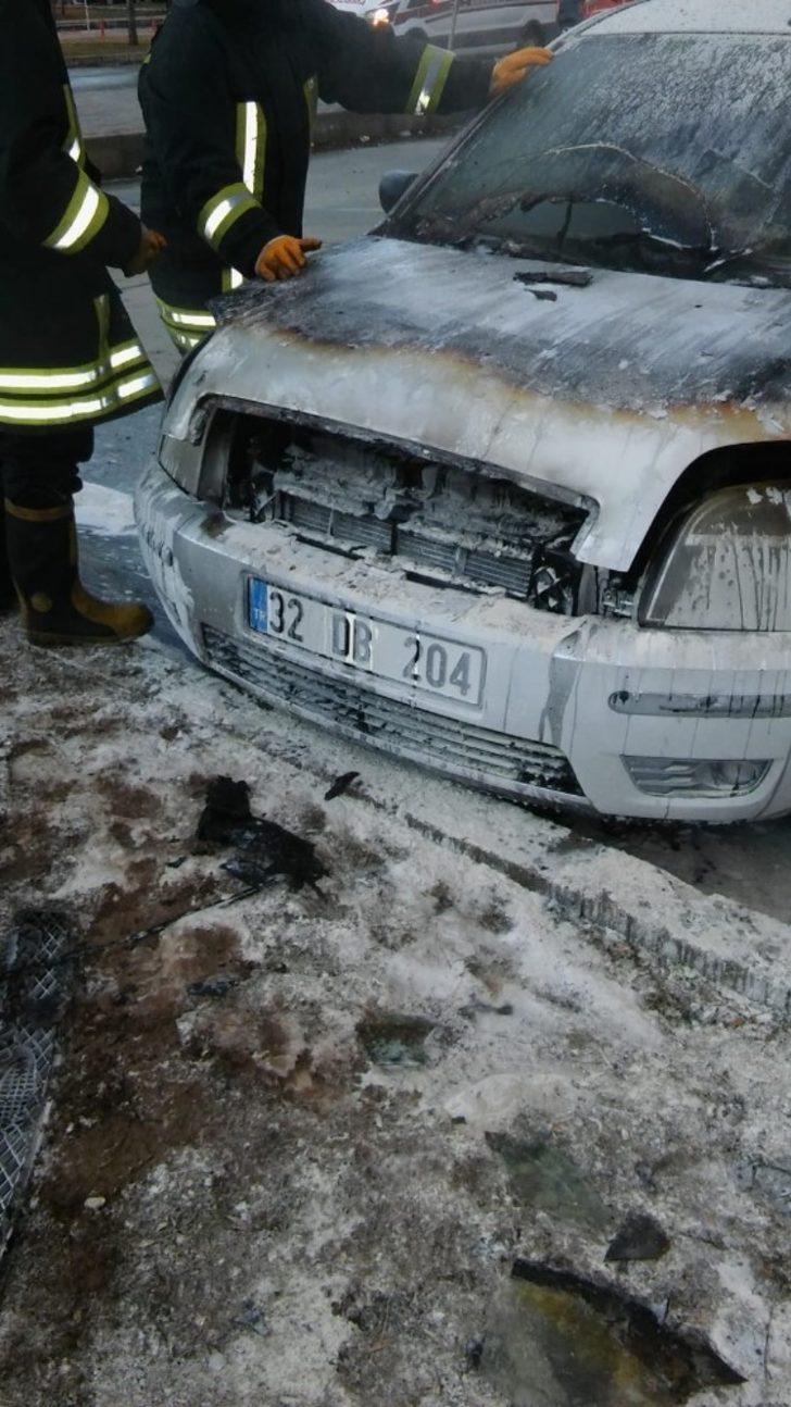 Park halindeki otomobilde yangın G2