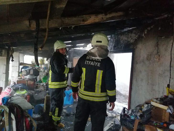 Köyceğiz’de ev yangını G5