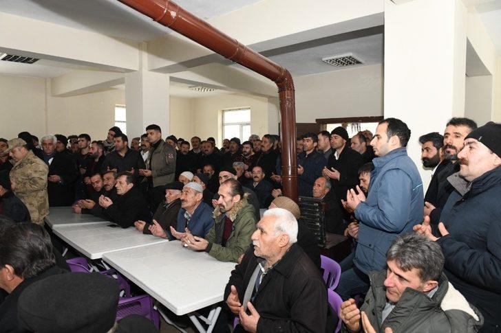 Orgeneral Çetin’den şehit ailelerine Türk bayrağı G2