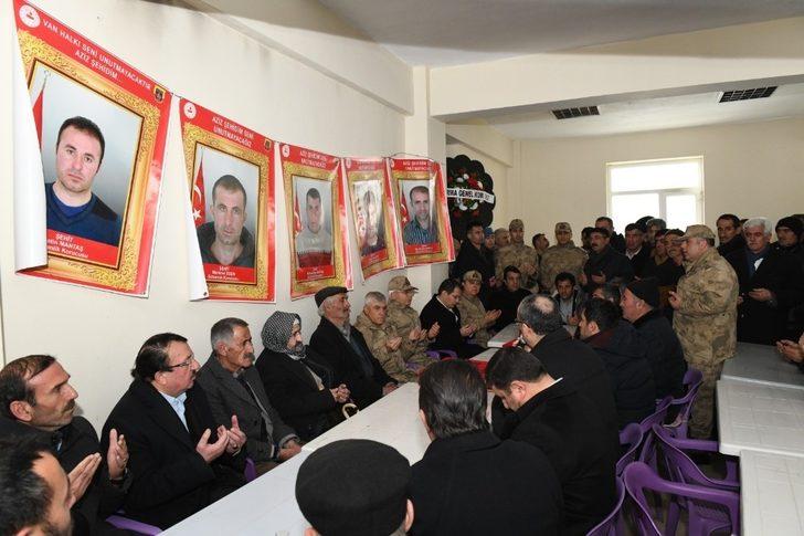 Orgeneral Çetin’den şehit ailelerine Türk bayrağı G4