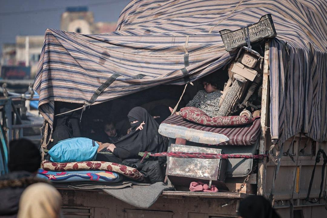 Esed rejim g&uuml;&ccedil;leri İdlib'de ilerliyor! 1,5 milyon civarı sivil T&uuml;rkiye sınırına g&ouml;&ccedil; ediyor