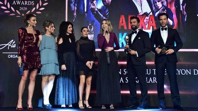 Arka Sokaklar dizisine ödül geldi!