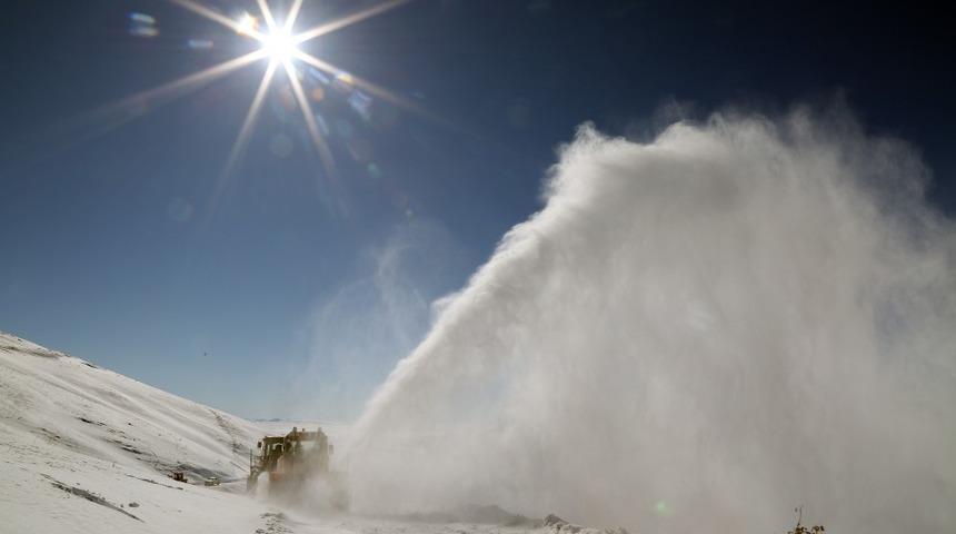 Van&rsquo;da 57 yerleşim yeri ulaşıma kapandı