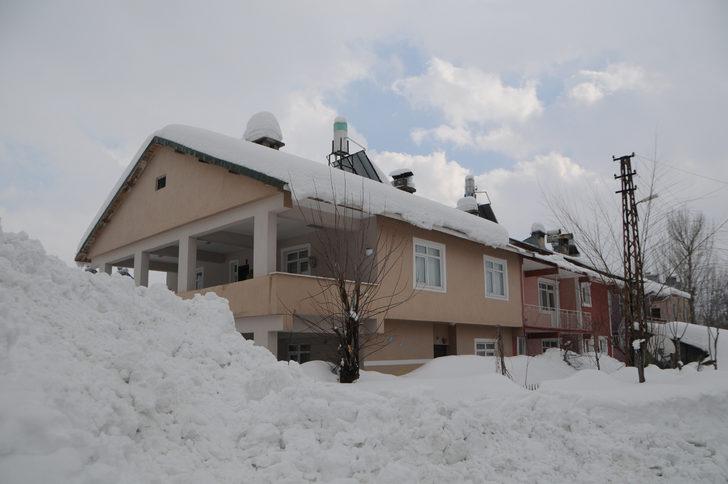 Ovacık'a 1,5 metre kar yağdı! Az buldular G1