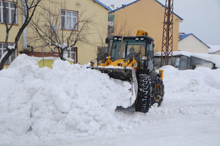 Ovacık'a 1,5 metre kar yağdı! Az buldular G2