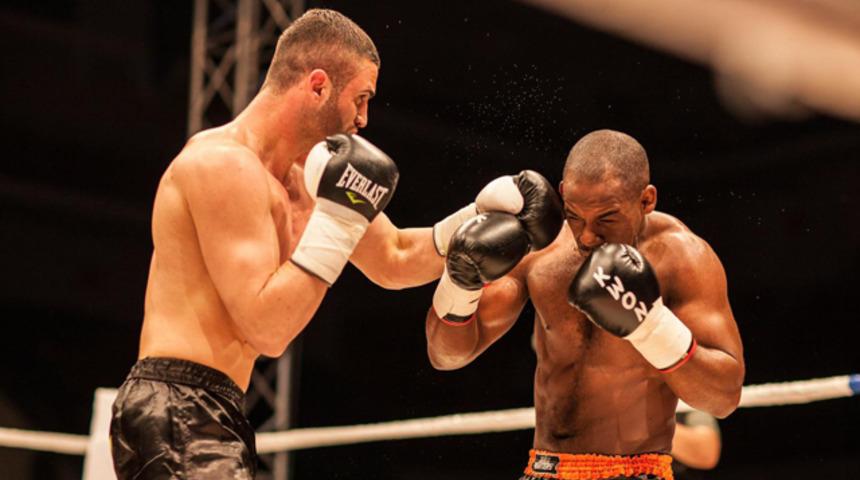 Mücahit Kulak, Hollandalı rakibini yendi