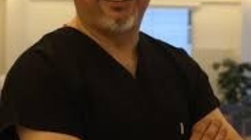 Ünlü Dr. Ömer Faik Sağun, Sevgililer Günü hediyelerine başka boyut getirdi