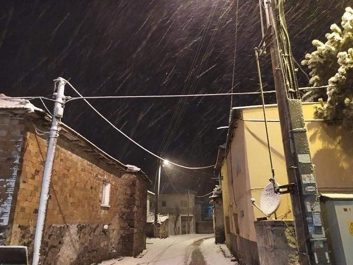 Üç ilçenin yüksek kesimlerine kar yağdı G2