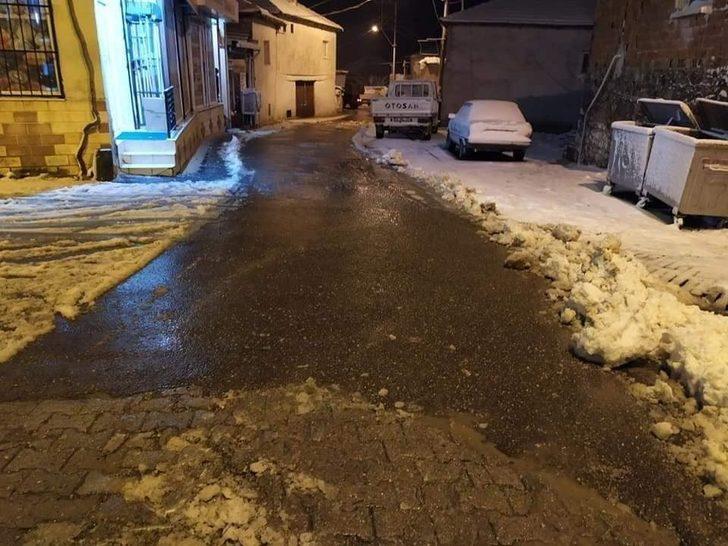 Üç ilçenin yüksek kesimlerine kar yağdı G5