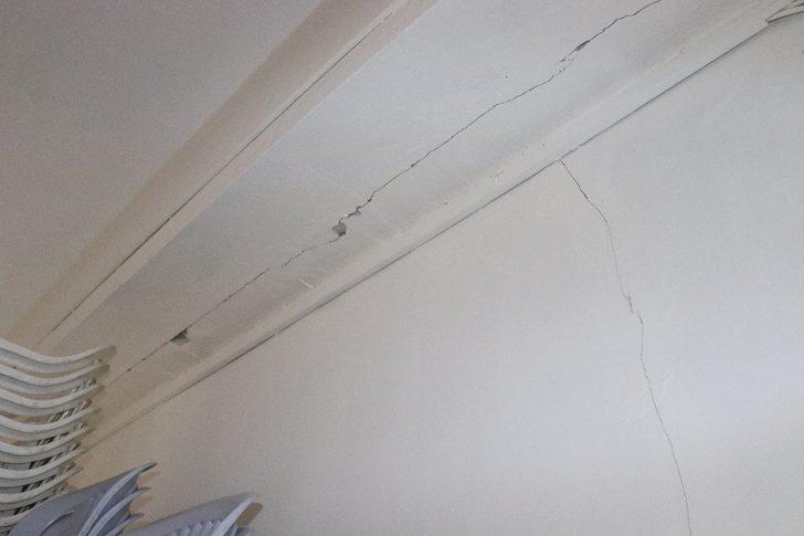 Okuldaki çatlaklara veliler sitemli G1