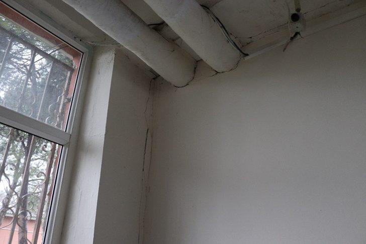 Okuldaki çatlaklara veliler sitemli G2