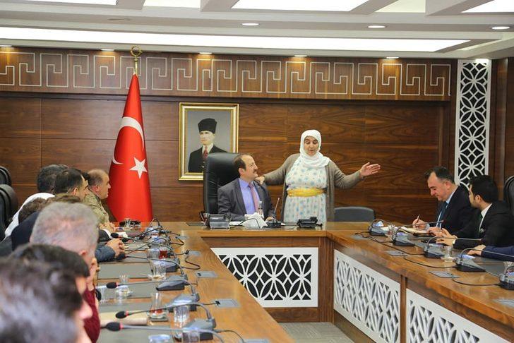 Vali Pehlivan, şehit aileleri ve gaziler ile bir araya geldi G1