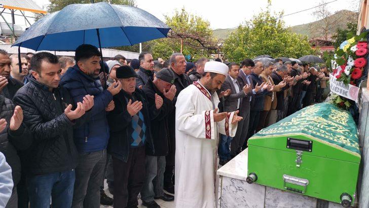 Yem karma makinesinin şaftına sıkışan küçük Oktay'dan kahreden haber G1