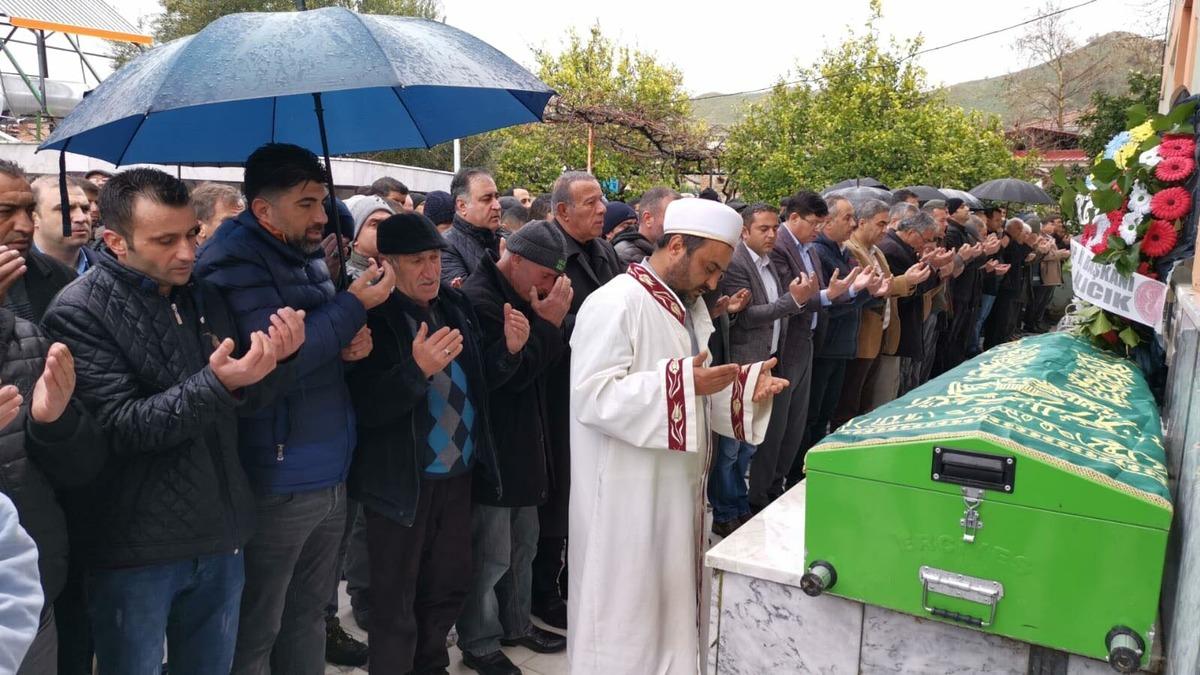 Yem karma makinesinin şaftına sıkışan k&uuml;&ccedil;&uuml;k Oktay'dan kahreden haber