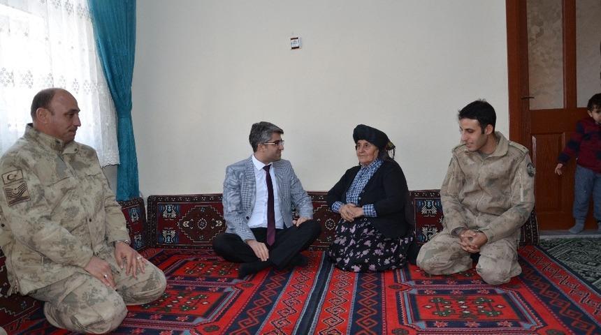 Kaymakam &Ccedil;alışır&rsquo;dan şehit yakınlarına ziyaret