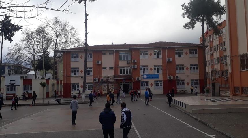 Serik&rsquo;te 3 okula depreme dayanıksız raporu verildi